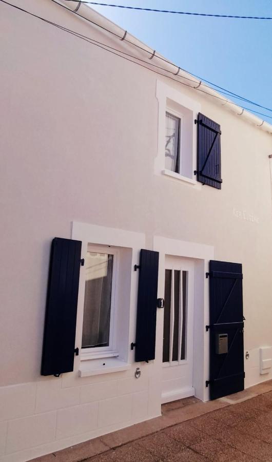 Maison De Pecheur Renovee Avec Cour Proche Du Port Les Sables-dʼOlonne Exteriör bild