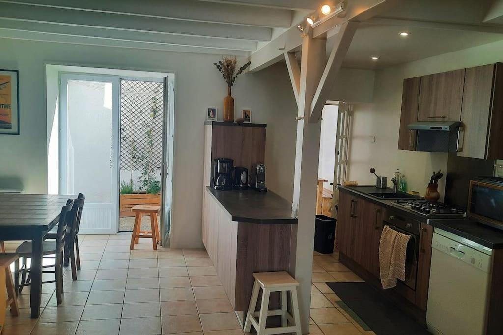 Maison De Pecheur Renovee Avec Cour Proche Du Port Les Sables-dʼOlonne Exteriör bild